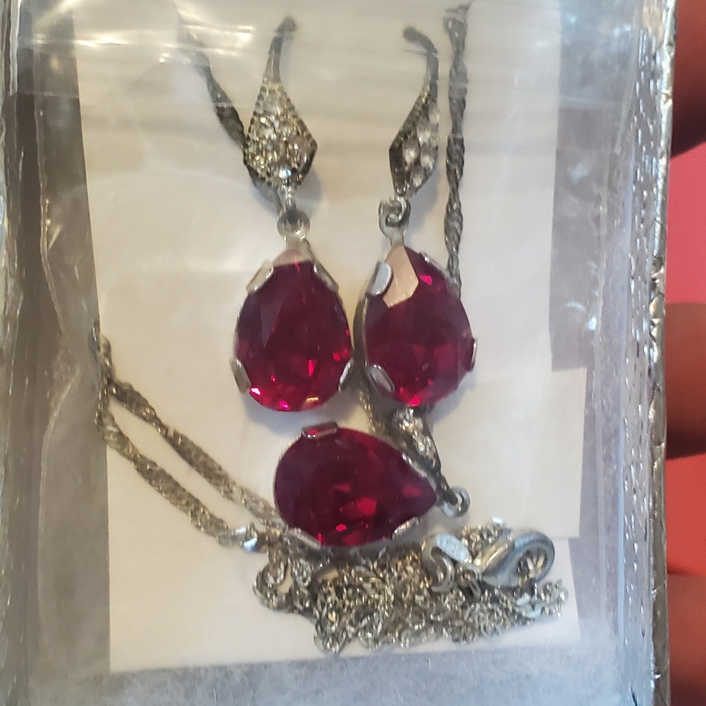 Earrings & necklace